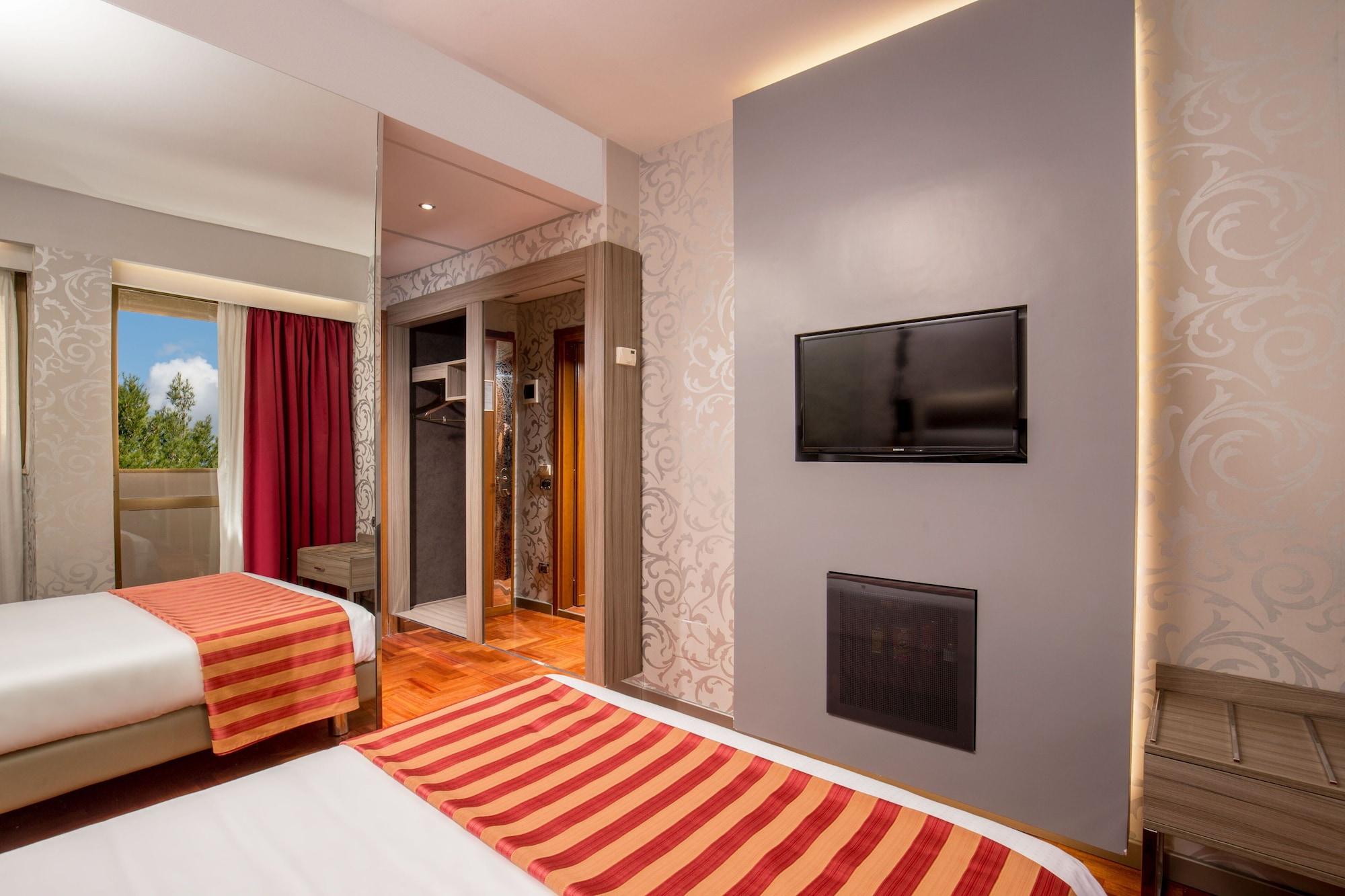 Enea Hotel Помеция Екстериор снимка