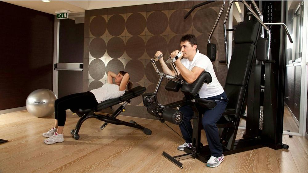 Enea Hotel Помеция Екстериор снимка