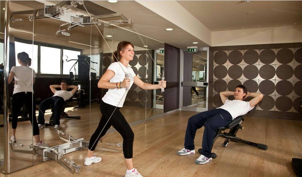 Enea Hotel Помеция Екстериор снимка