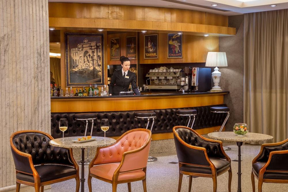 Enea Hotel Помеция Екстериор снимка
