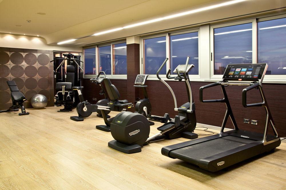 Enea Hotel Помеция Екстериор снимка