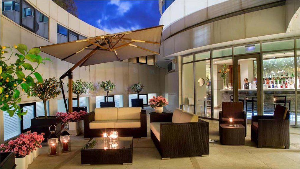 Enea Hotel Помеция Екстериор снимка