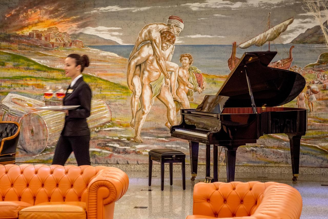 Enea Hotel Помеция Екстериор снимка