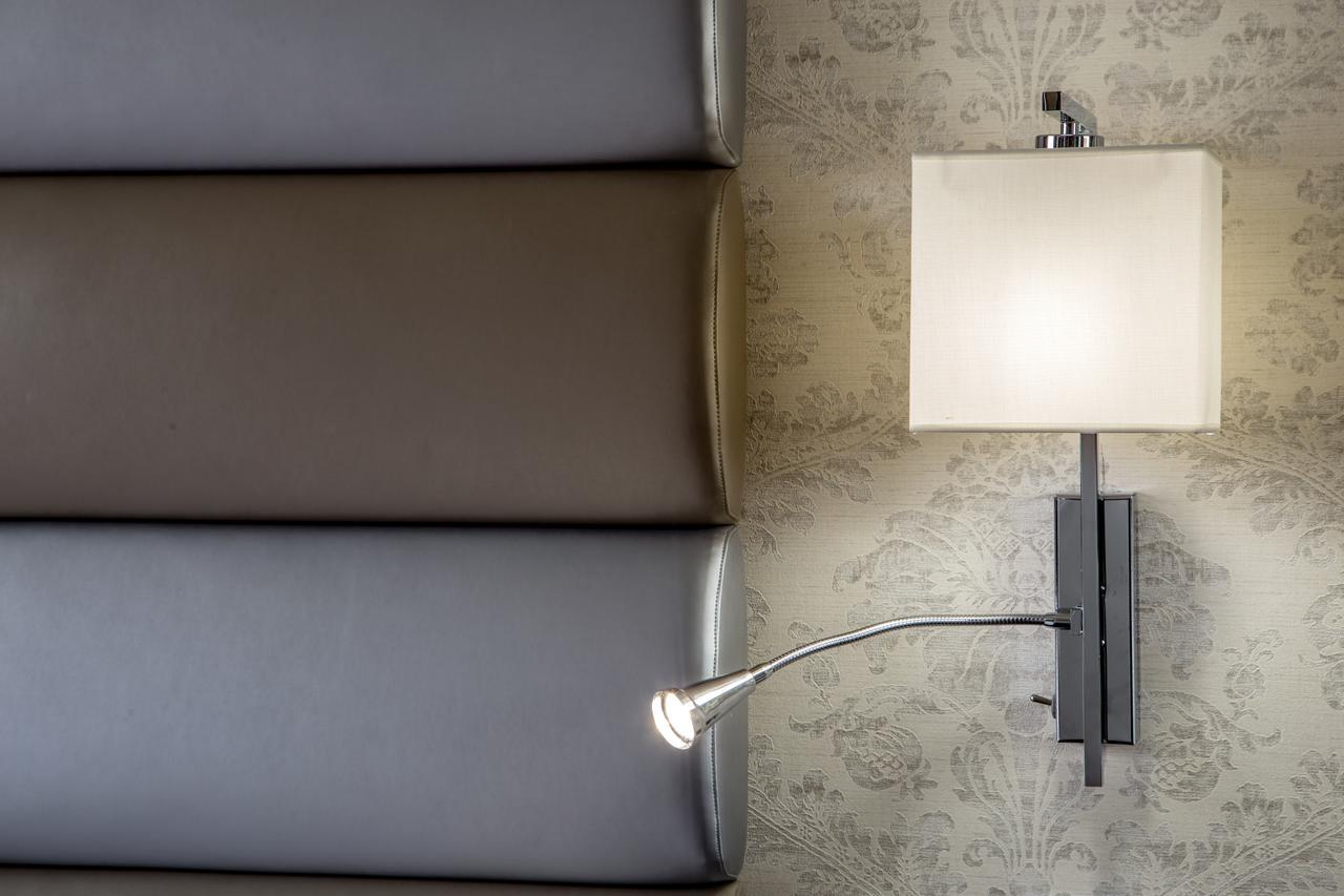 Enea Hotel Помеция Екстериор снимка