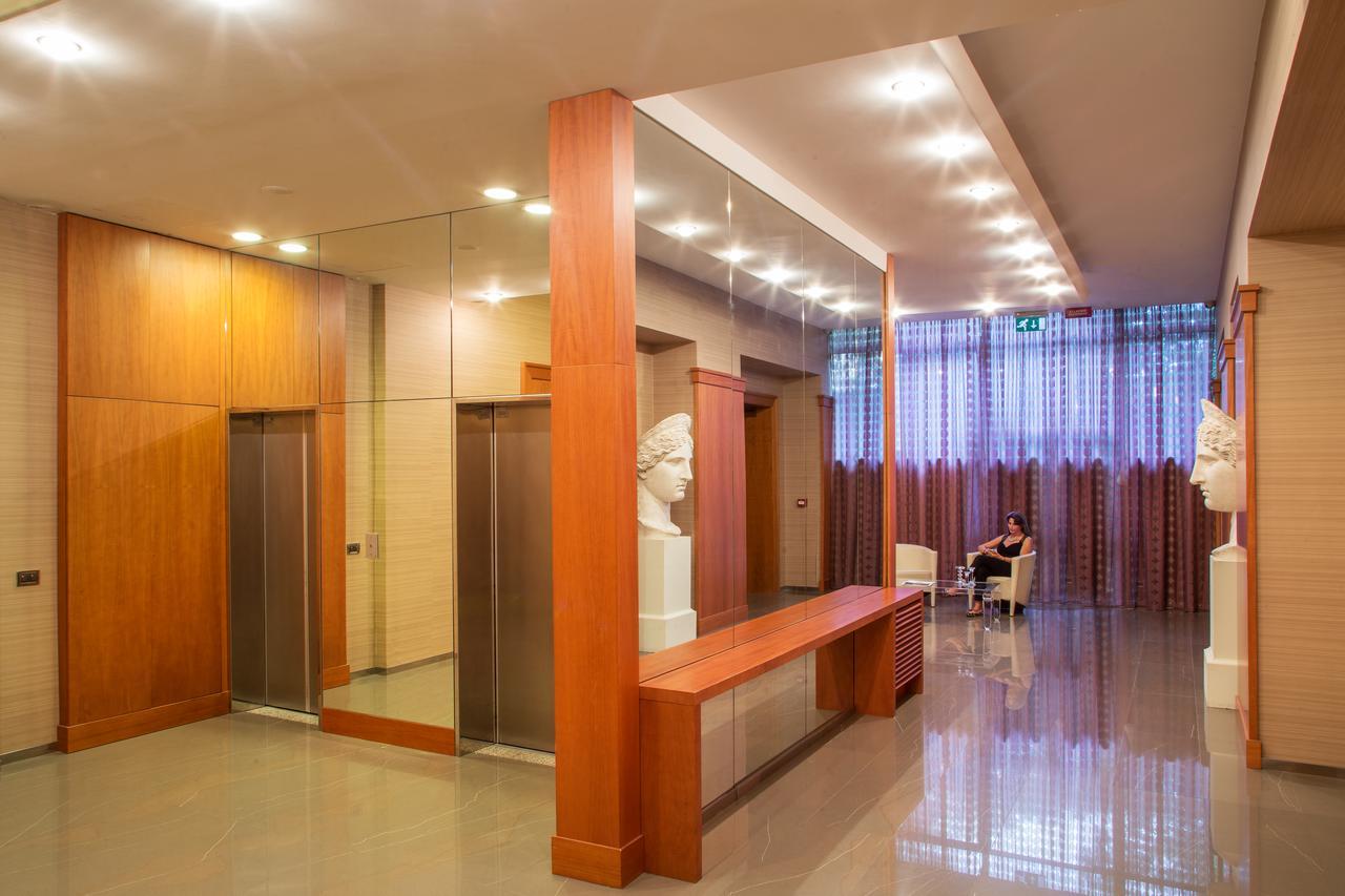 Enea Hotel Помеция Екстериор снимка
