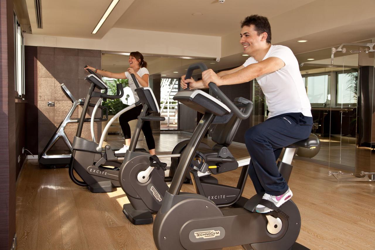 Enea Hotel Помеция Екстериор снимка
