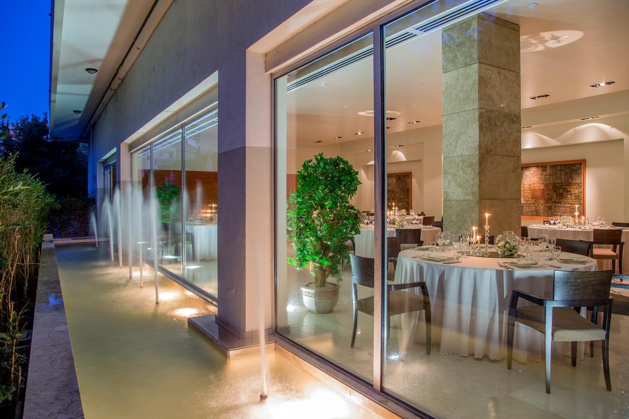Enea Hotel Помеция Екстериор снимка