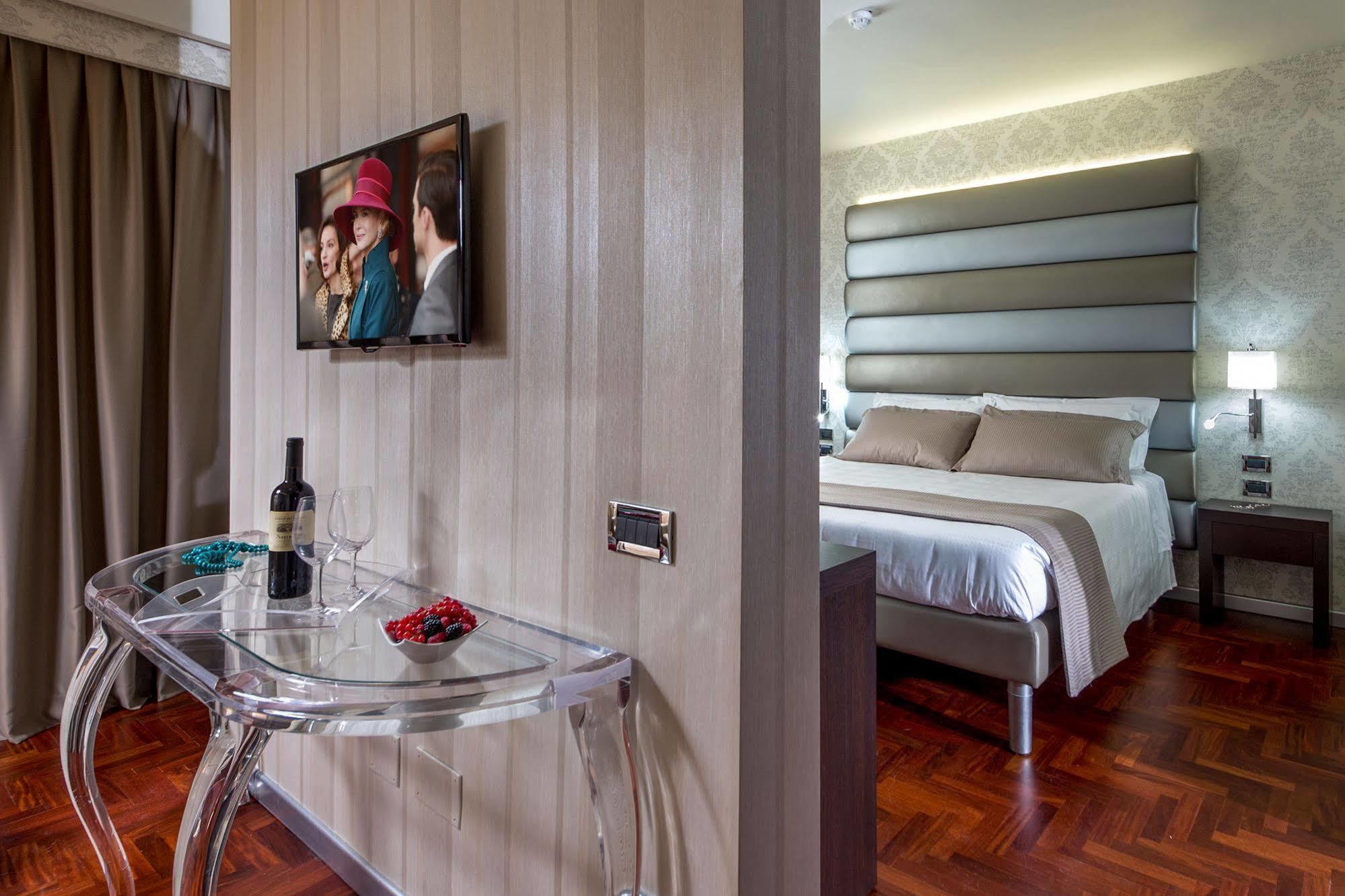 Enea Hotel Помеция Екстериор снимка