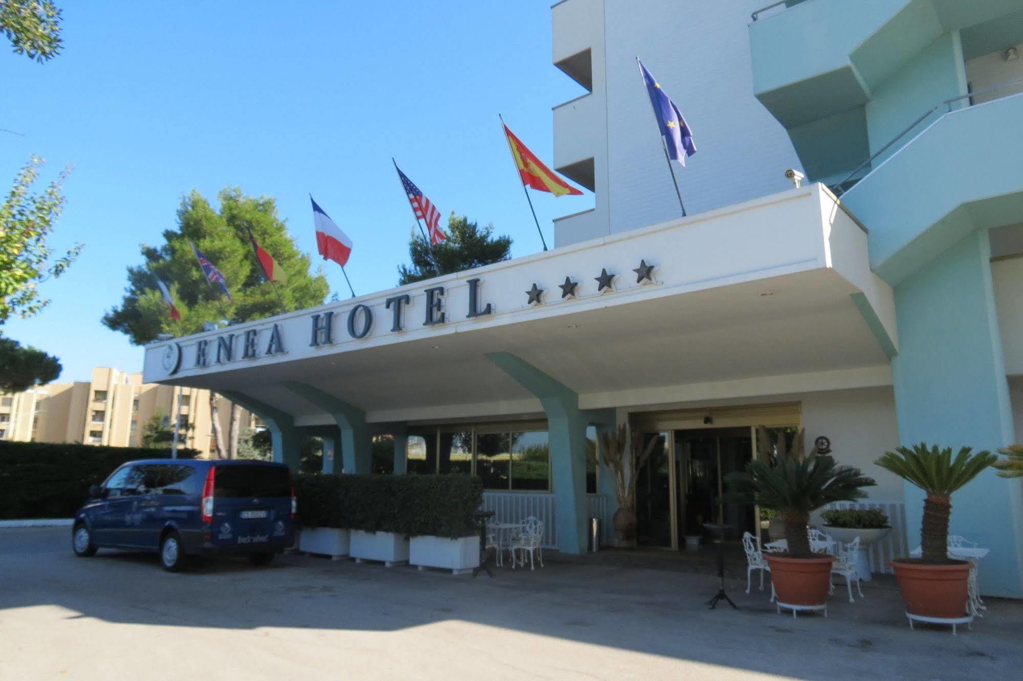 Enea Hotel Помеция Екстериор снимка